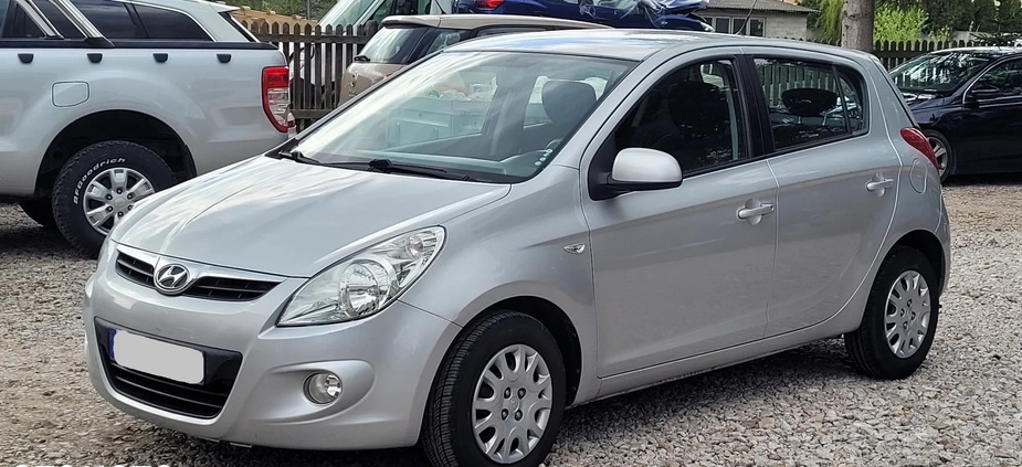 Hyundai i20 cena 9700 przebieg: 137000, rok produkcji 2010 z Kielce małe 191